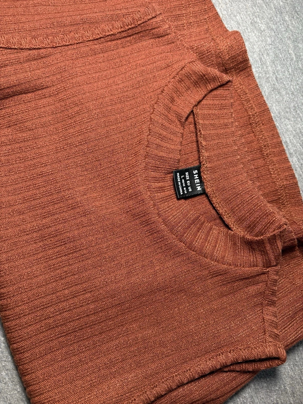 SHEIN WOMEN MOCKNECK BURNT ORANGE SLEEVELESS CROP TOP SIZE L