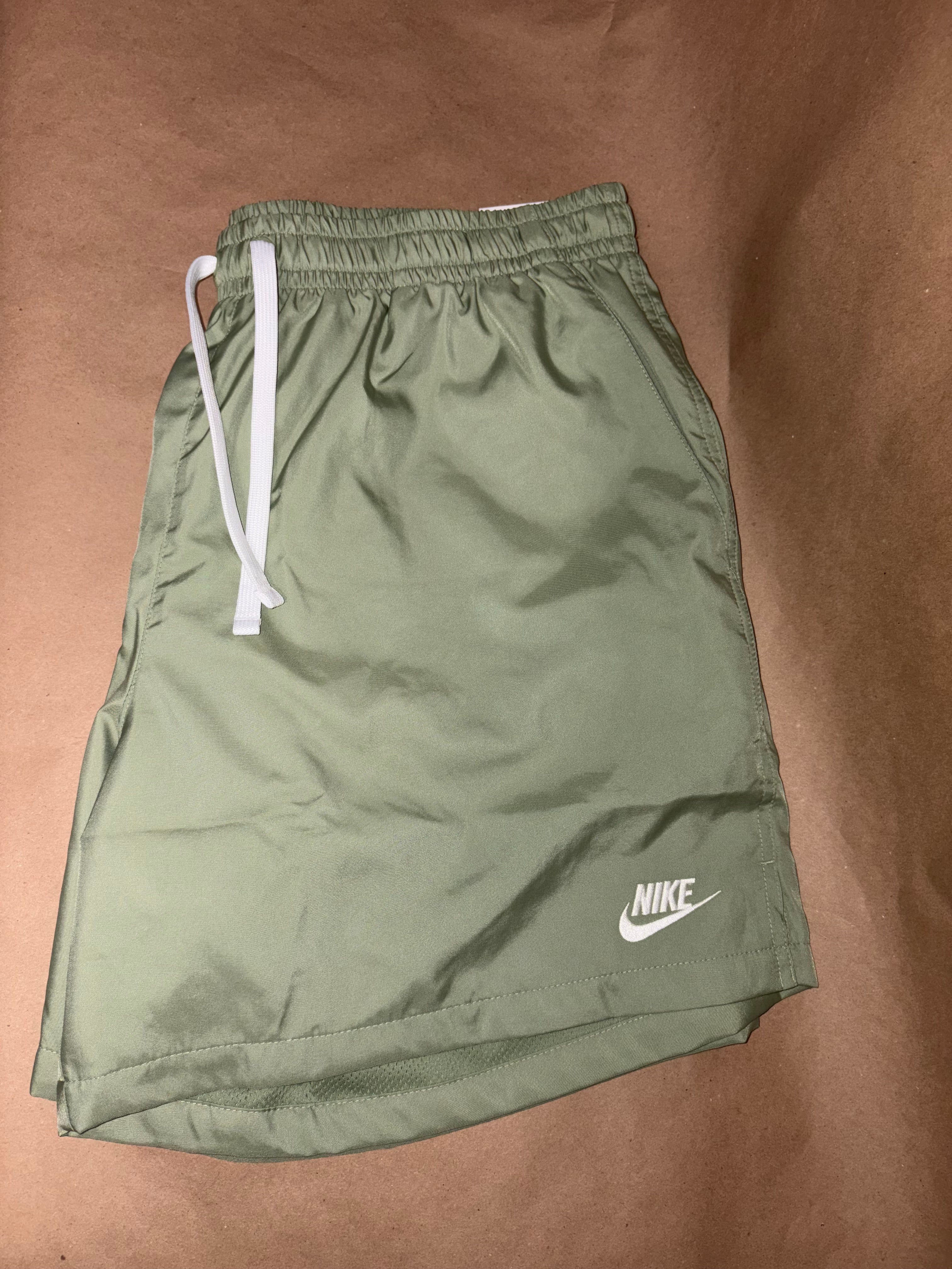 NIKE STANDARD FIT MID THIGH LENGTH -  SZ XL