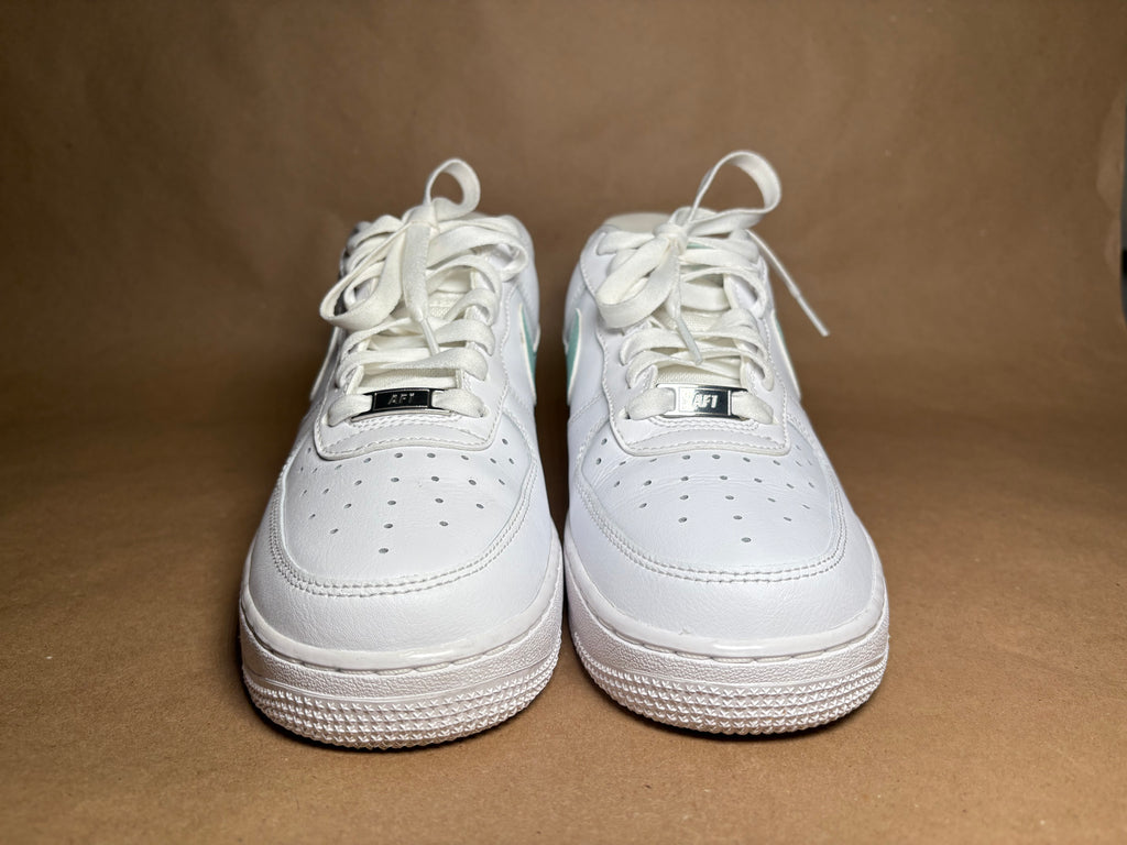 NIKE AIR FORCE 1 LOW - SZ 8