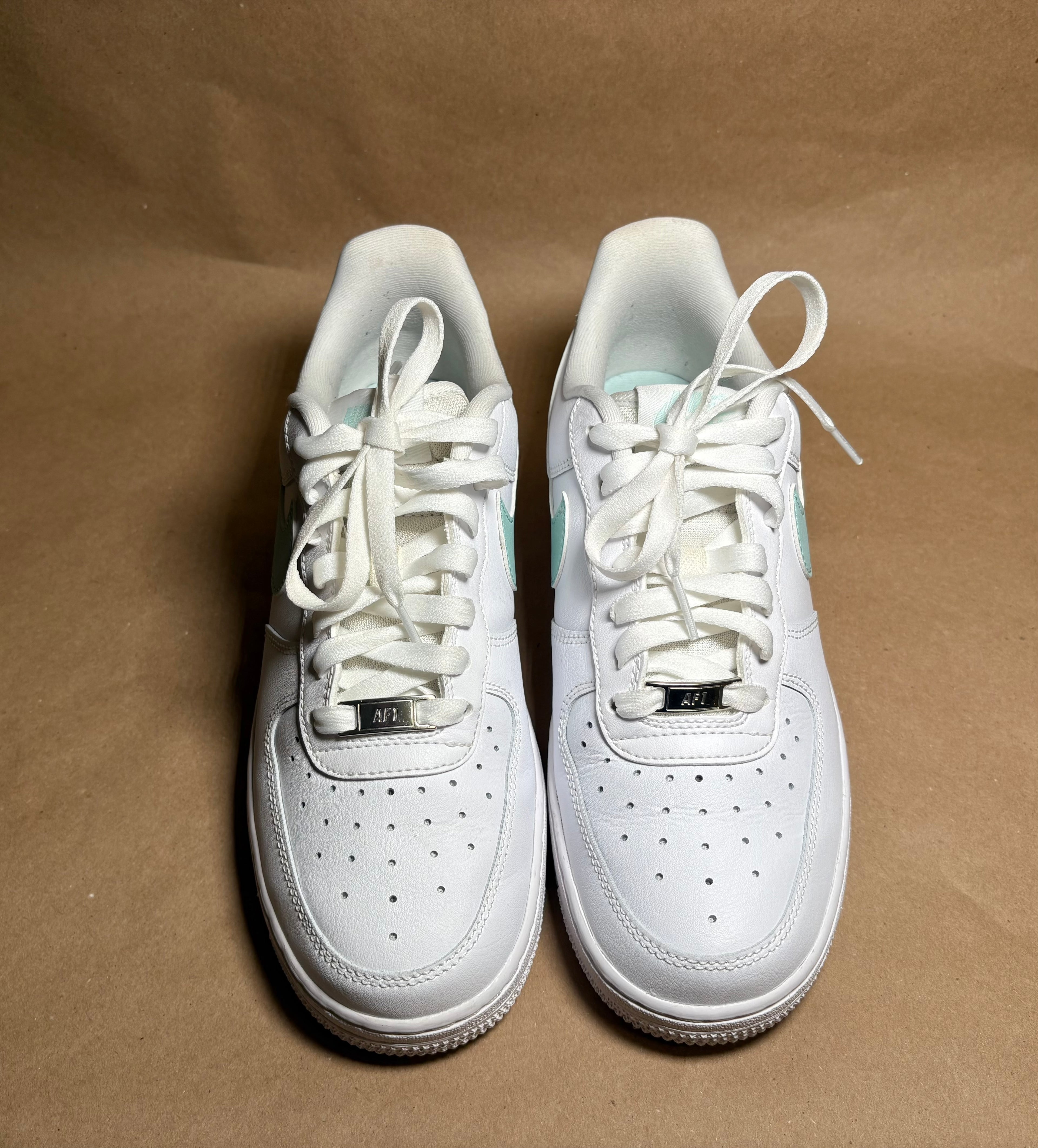 NIKE AIR FORCE 1 LOW - SZ 8