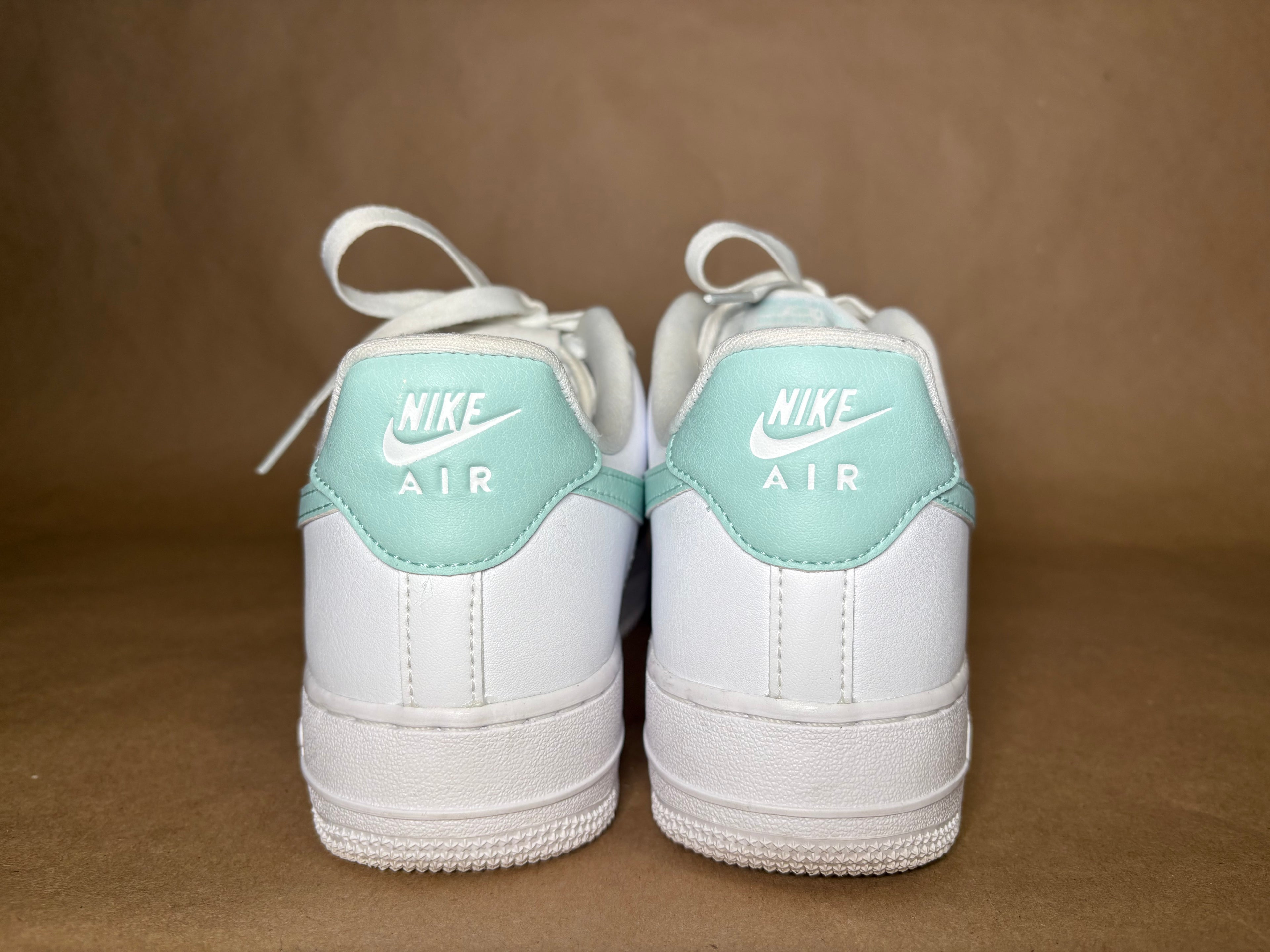 NIKE AIR FORCE 1 LOW - SZ 8