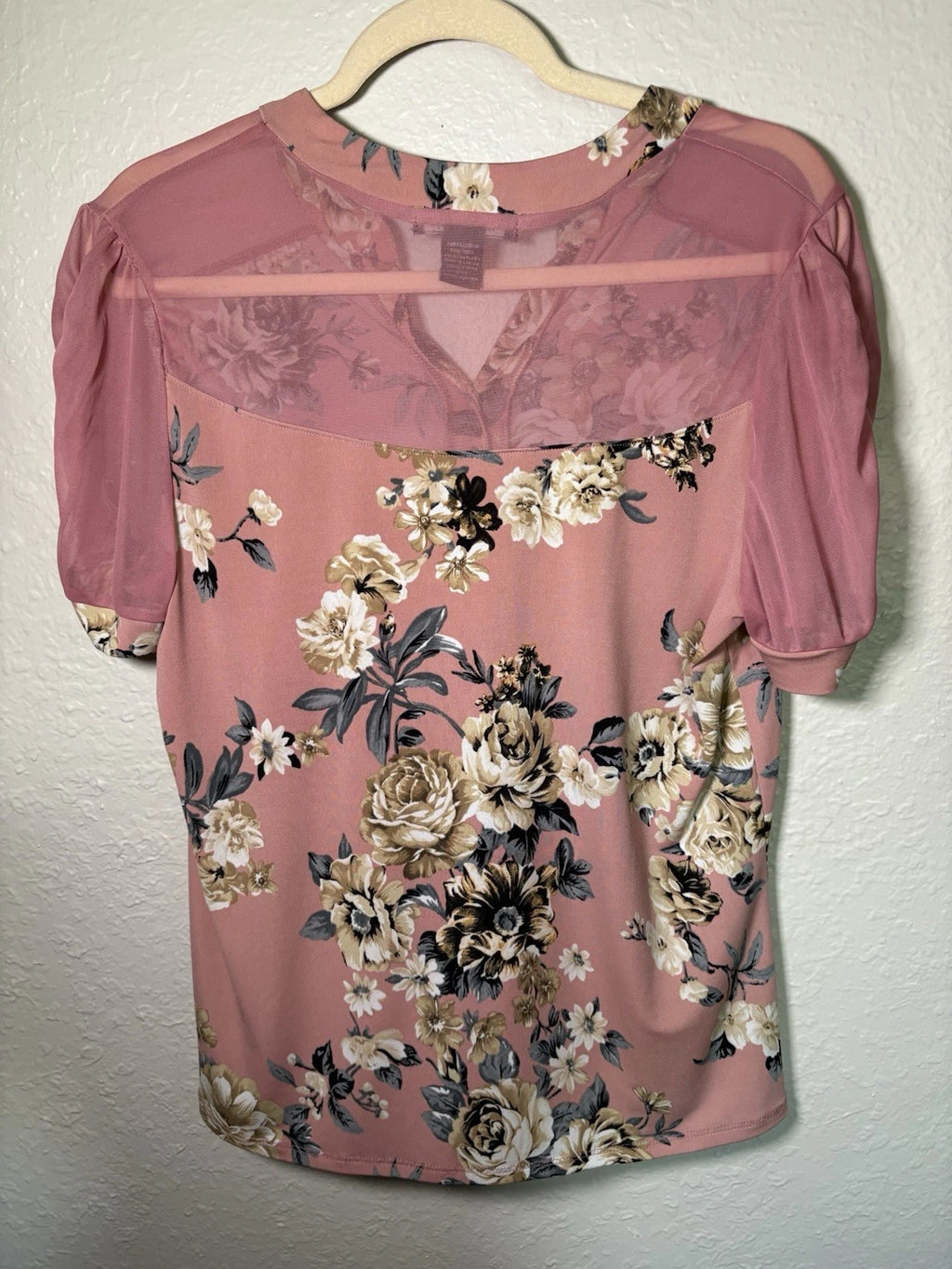 Women’s Large Pink And Floral Top With Sheer Sleeves