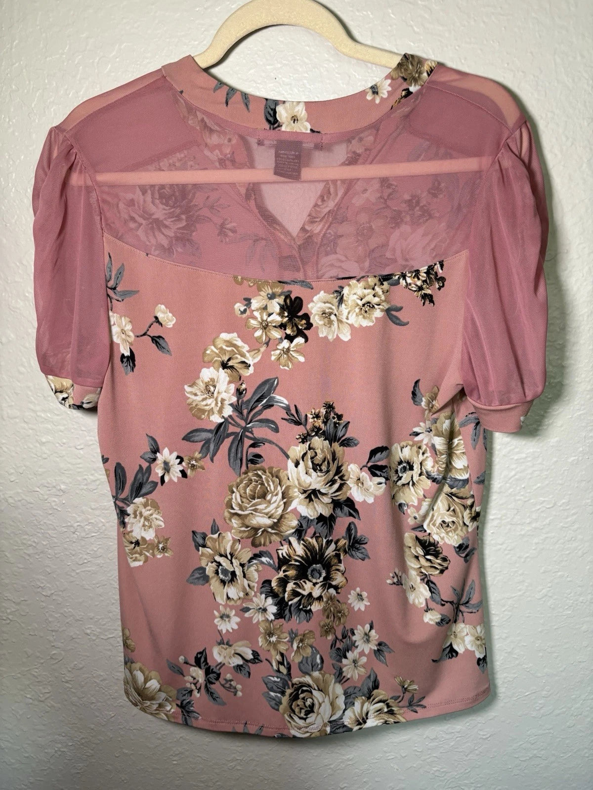 Women’s Large Pink And Floral Top With Sheer Sleeves
